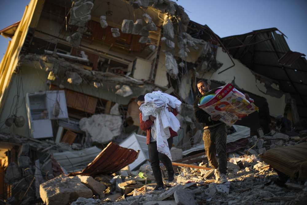 Σεισμός: Πάνω από 46.000 οι νεκροί σε Τουρκία και Συρία – Δεν εγκαταλείπουν τις προσπάθειες διάσωσης τα συνεργεία-3